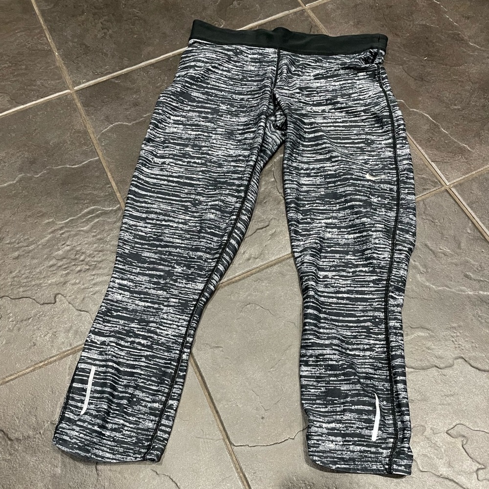 LIKE NEW nike leggings